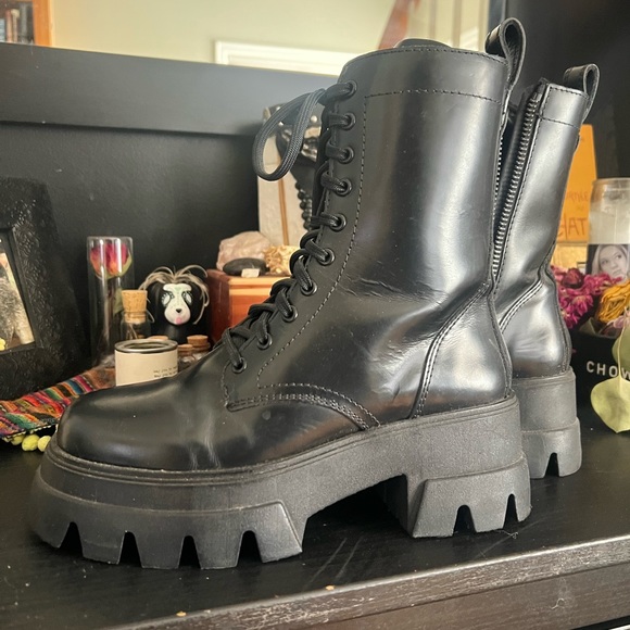 Thursday Dynasty boots - Picture 2 of 3